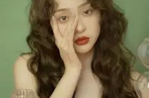 斗鱼女主播忘关摄像头私密画面流出！虚假人设彻底翻车